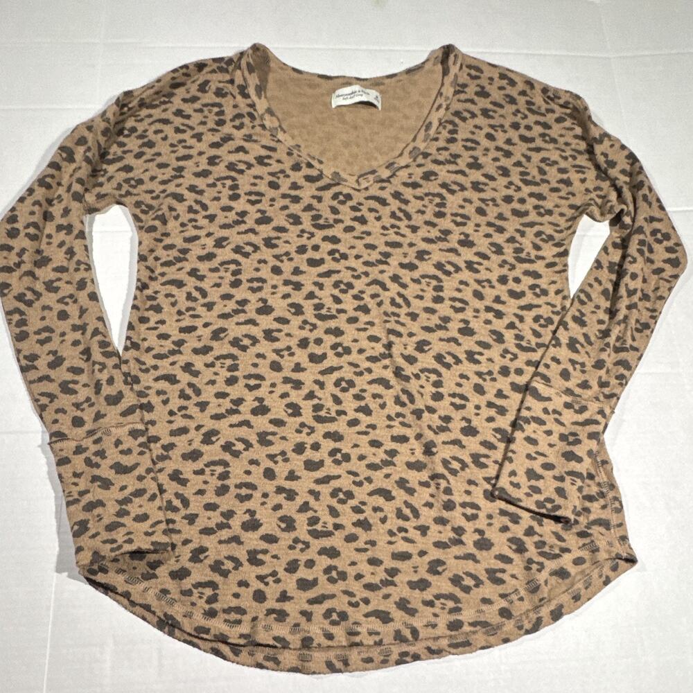 Abercrombie & Fitch Women’s Leopard V-Neck Long Sleeve Knit Pullover Tee M